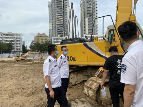 西鄉在全市首創黃綠標簽制度，非道路移動機械設備進入身份管理新局面